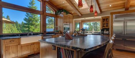 Coffee/tea maker, cookware/dishes/utensils