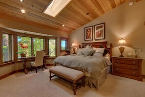 4 bedrooms, internet - Indulge in Mountain Luxury at Wolf Ridge (Carnelian Bay)