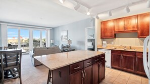 Interior - Bright condo w/ lake views & resort pools (Panama City Beach)