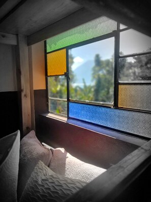 Exclusive Shared Dormitory | Premium bedding, pillowtop beds, individually decorated - Art & Coffee (Santa Cruz La Laguna)