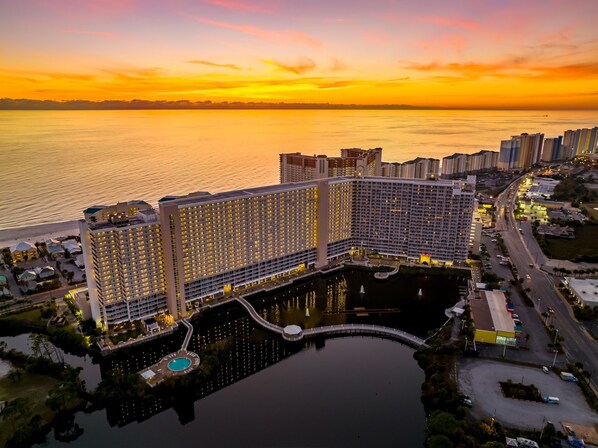 Exterior - Enjoy Complimentary Sunset Cruise in this PCB Condo (Panama City Beach)