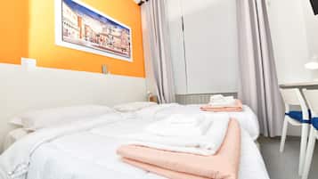 1 habitación, escritorio, wifi gratis y ropa de cama