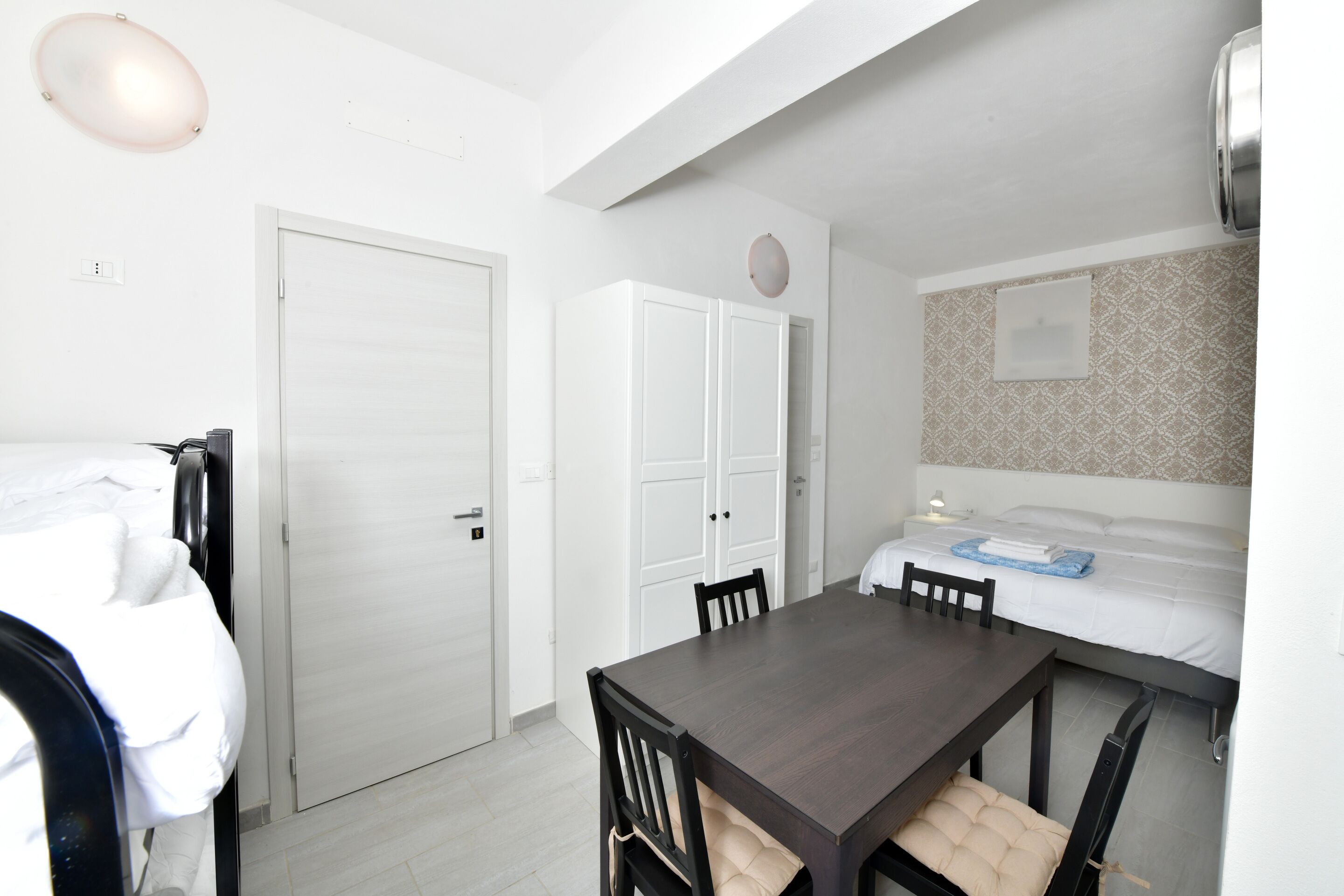 1 habitación, escritorio, wifi gratis y ropa de cama 