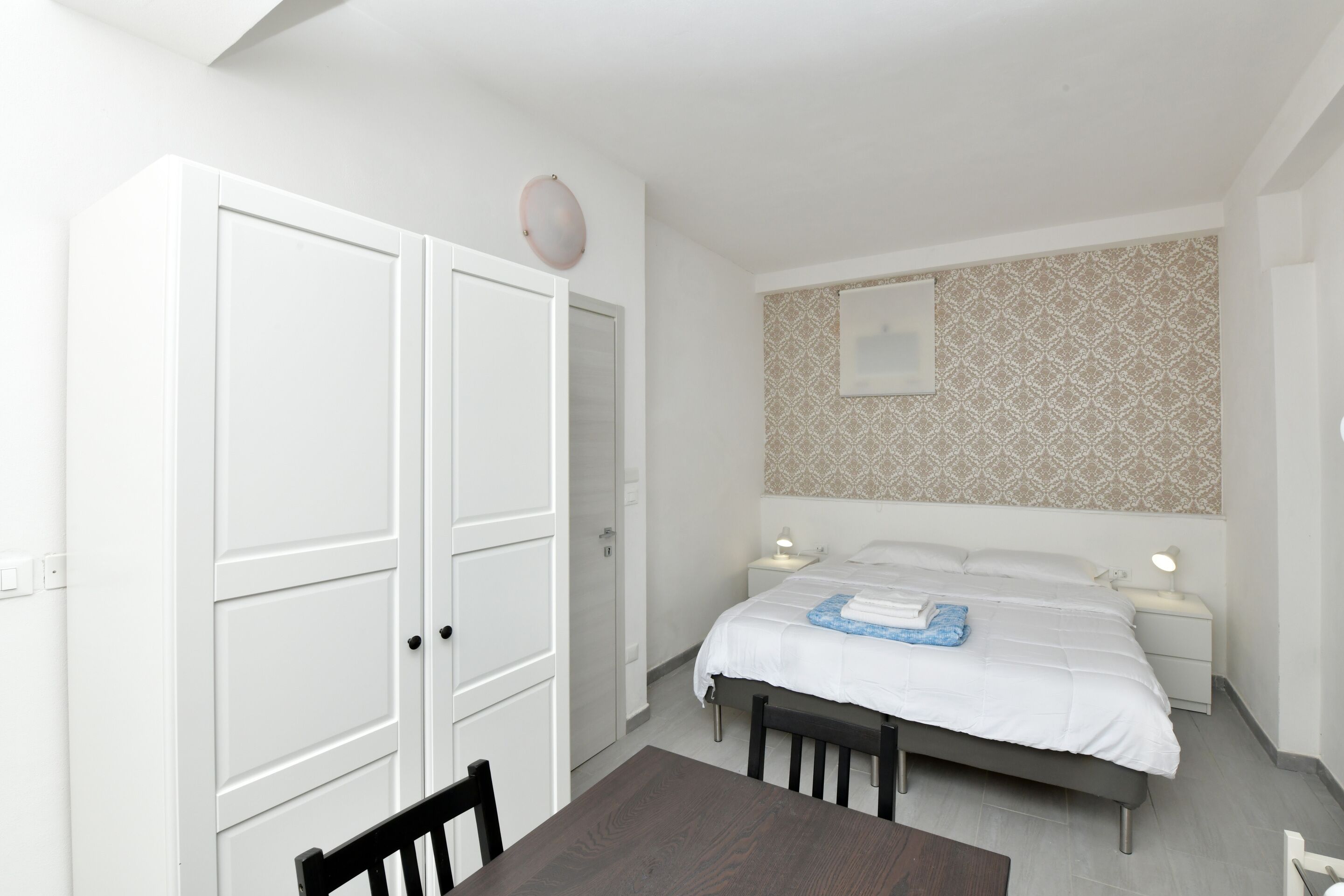 1 chambre, bureau, Wi-Fi gratuit, draps fournis