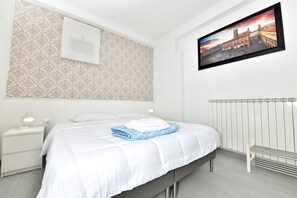 1 bedroom, desk, free WiFi, bed sheets