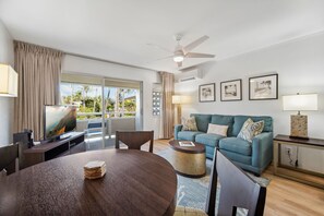 Smart TV, books - Plantation Hale Suites H15, Top Floor, AC, Walk to Beach (Kapaa)