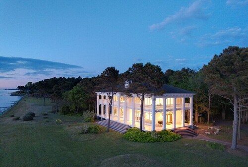 Exquisite 4 bedroom, 3 and a half bath Georgian Estate Home on the Beach!