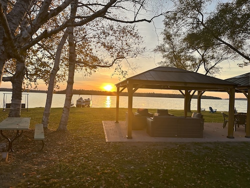 Grand Point Peninsula Lake House