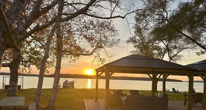 Grand Point Peninsula Lake House