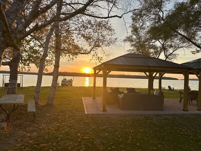 Grand Point Peninsula Lake House