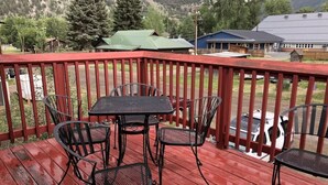 Outdoor dining - ⭐️Silver Street Condos Unit 1 - Ride the Alpine Loop 🏔️❤️ (Lake City)