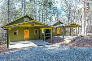 クラシック キャビン | 7 室のベッドルーム、アイロン / アイロン台、WiFi (無料)、ベッドシーツ