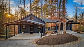 Exterior - Backwoods Retreat (Horse Shoe)