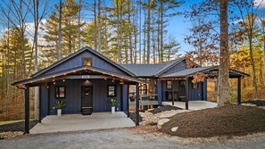 Exterior - Backwoods Retreat (Horse Shoe)