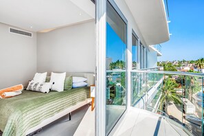 3 室のベッドルーム、アイロン / アイロン台、インターネット、ベッドシーツ