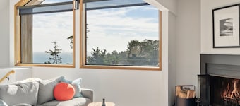 Beautiful meadow home, 100 yards from Bluff Trail, Newly Renovated