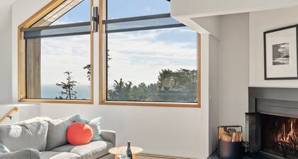 Beautiful meadow home, 100 yards from Bluff Trail, Newly Renovated