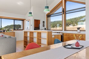 Dining - Beautiful meadow home, 100 yards from Bluff Trail, Newly Renovated (Sea Ranch)