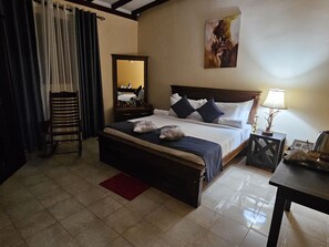 Egyptian cotton sheets, premium bedding, pillow-top beds - Ellakanda Nature Villa (Welipenna)