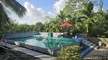 40-inch TV with premium TV channels