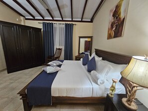 Egyptian cotton sheets, premium bedding, pillow-top beds - Ellakanda Nature Villa  (Welipenna)