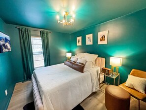 2 bedrooms, iron/ironing board, WiFi, bed sheets - 2 minutes from Elvis's Birthplace 5 miles from downtown Tupelo MS. (Tupelo)