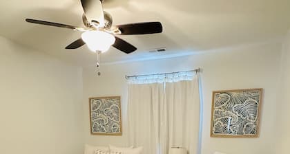 Hot tub, Oceanside- located in the heart of Emerald Isle! AMAZING LOCATION!!