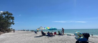 FLASH SALE FEB '26 - just steps to beach. 2BR/1BA.Dogs welcome! Perfect ratings.