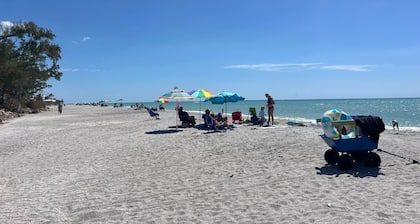 FLASH SALE FEB '26 - just steps to beach. 2BR/1BA.Dogs welcome! Perfect ratings.