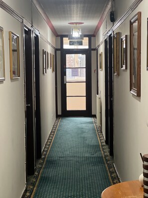 Hallway - The Brig Inn (Aberdeen)