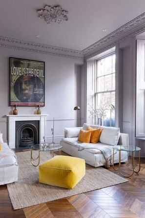 Interior - The Cleveland Arms I (London)