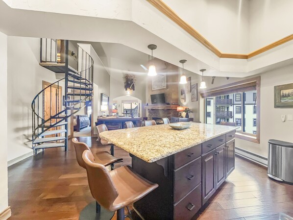 Dining - Pet Friendly Remodeled Spacious Family Friendly Condo. BE410 (Copper Mountain)