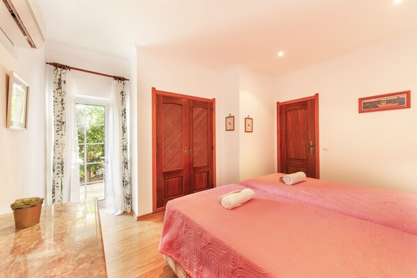 4 chambres, fer et planche Ă repasser, Wi-Fi gratuit