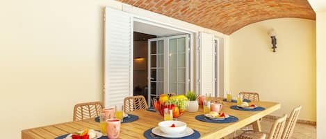 Outdoor dining