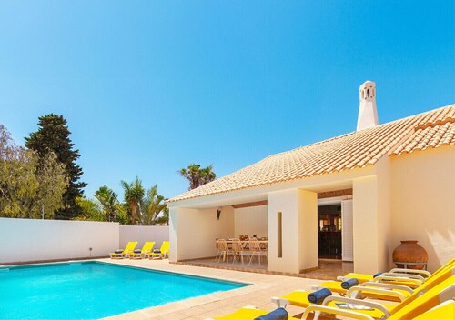 Villa with heatable pool and BBQ in Albufeira