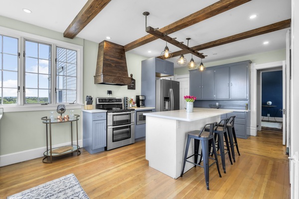 Kylskåp, mikrovågsugn, ugn och spishäll