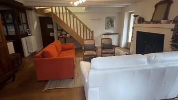 Télévision, cheminée