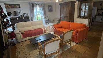 Télévision, cheminée