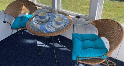 1 Bedroom house and yard w/ partial lakeview between Niagara Falls and Rochester