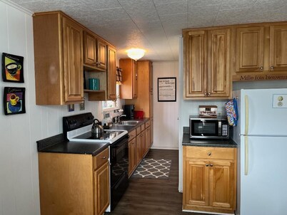 1 Bedroom house and yard w/ partial lakeview between Niagara Falls and Rochester