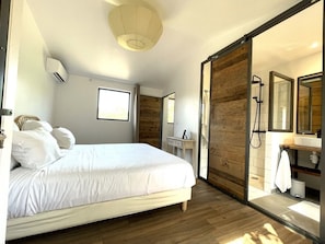 1 chambre, fer et planche à repasser, Wi-Fi, draps fournis