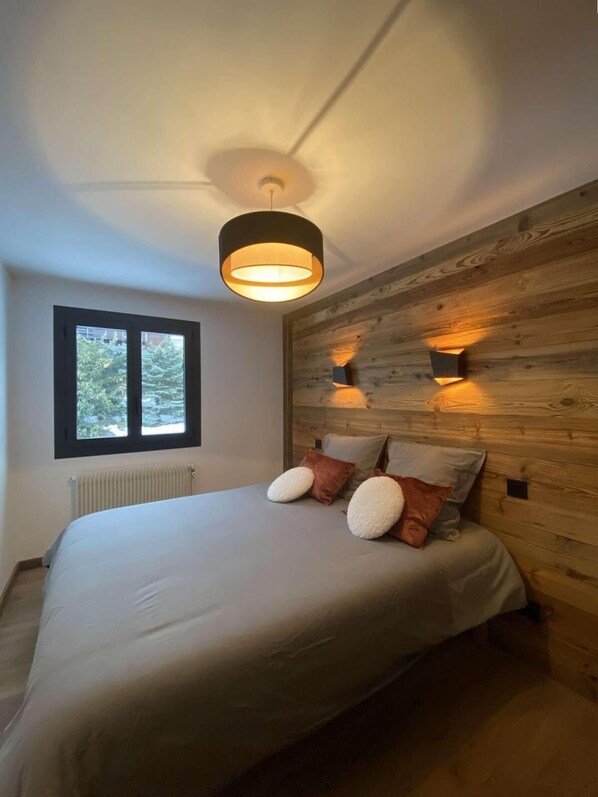 4 bedrooms, WiFi, bed sheets