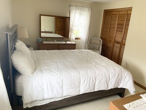 3 عدّة غرف نوم ومكواة/لوح كي وواي فاي وملاءات أسرّة