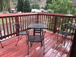 Outdoor dining - ❤️ Silver Street Condos Unit 3 - Ride to Alpine Loop from Your Front Door 🏔️🤩 (Lake City)