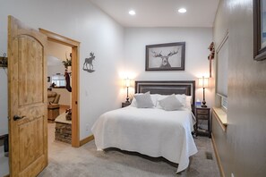 4 chambres, fer et planche à repasser, lit de bébé portatif, Wi-Fi