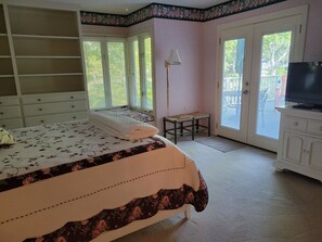 3 bedrooms, iron/ironing board, WiFi, bed sheets - Wonderful Oasis in Kingston Plantation, near the Embassy and Hilton.  (Myrtle Beach)