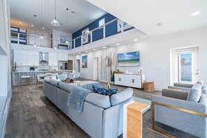 TV, table football, ping pong, books - Private Beach, Heated Pool, Gulf / Beach Front (Panama City Beach)
