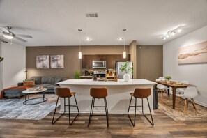 Interior - Heart of the Domain - walk to everything (Austin)