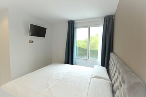 5 bedrooms, iron/ironing board, travel cot, free WiFi - Villa Paradise Playa Climatizada,10 min de Sitges (SANT PERE DE RIBES)