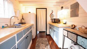 Fridge, stovetop, cookware/dishes/utensils, paper towels